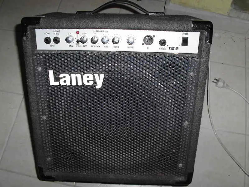 Laney Rbw-100 Bass guitar combo amp