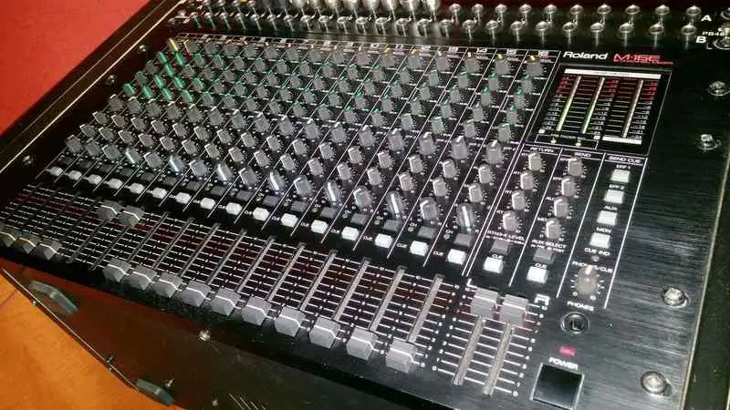 Roland M16E Mixing desk