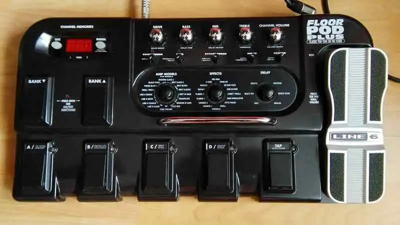 Line6 FLOOR POD PLUS Multiefectos