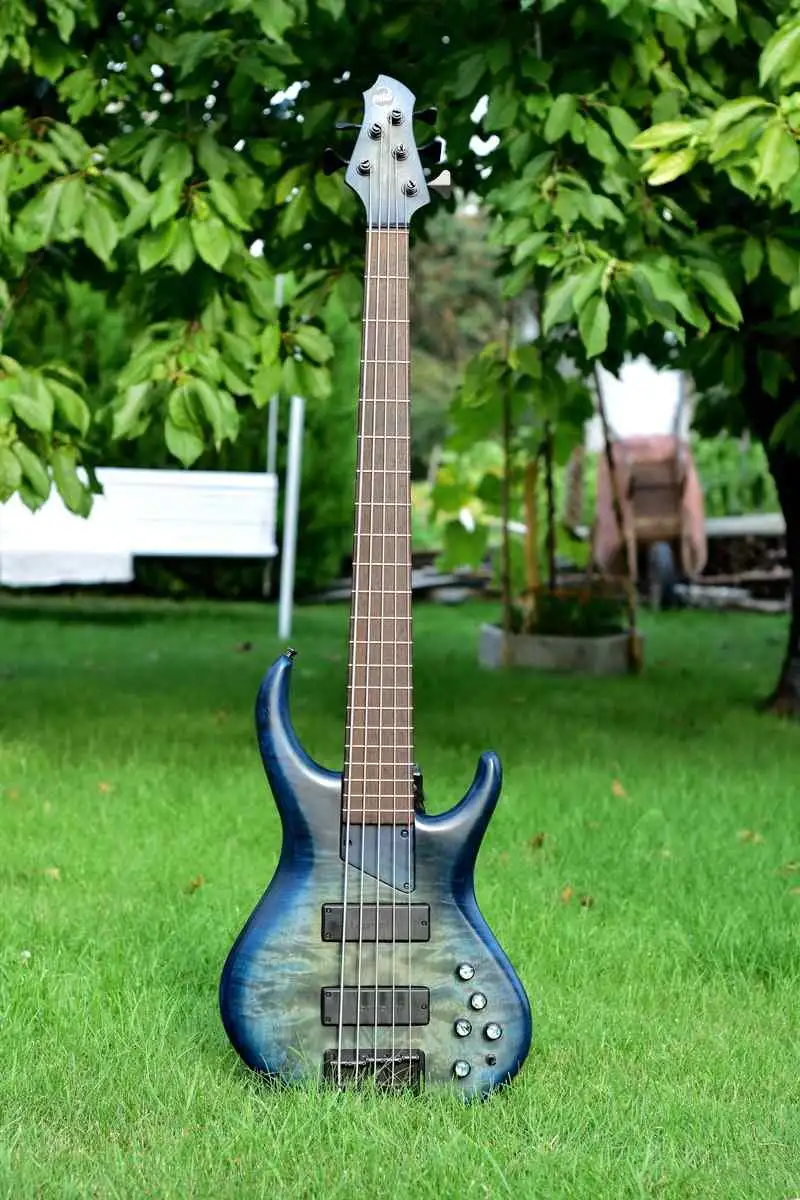  535 Basszusgitár