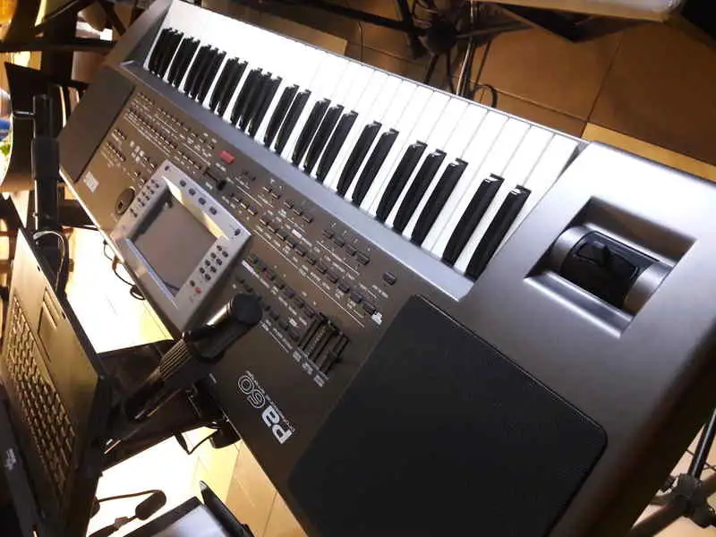 Korg Pa60 Synthesizer