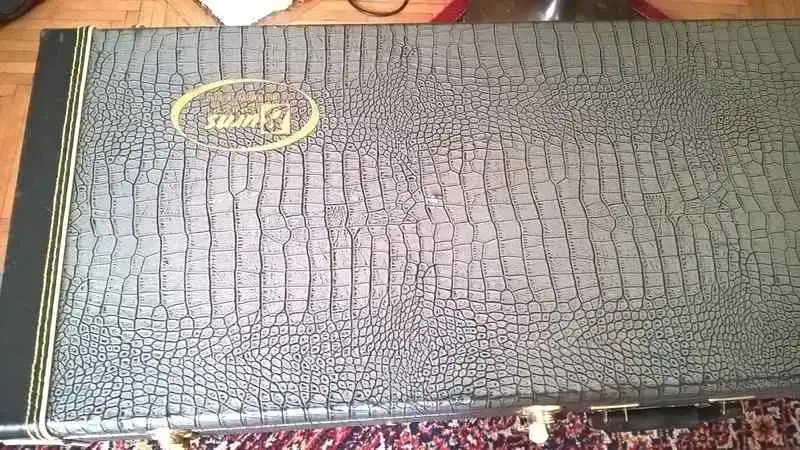 Burns Keménytok Estuche rígido