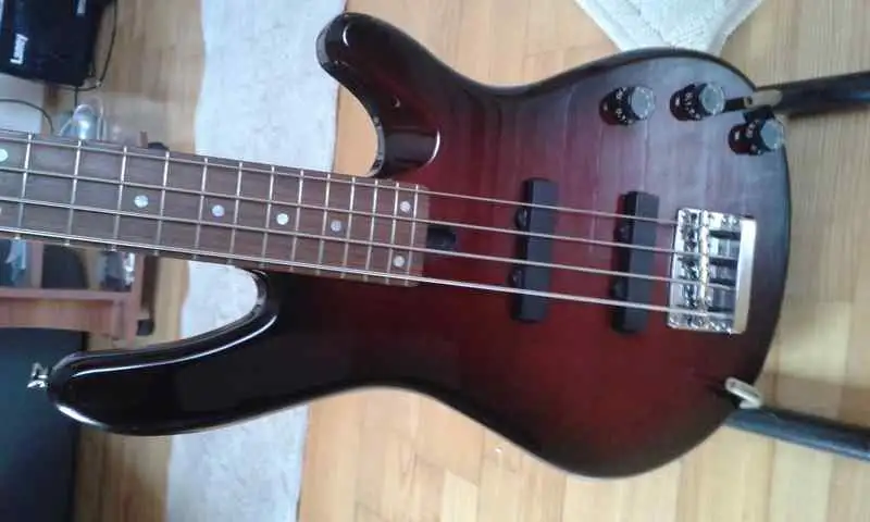 YAMAHA BB404 Bass guitar