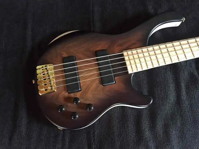 Peter Crow Design 5 húros Basszusgitár 5 húros