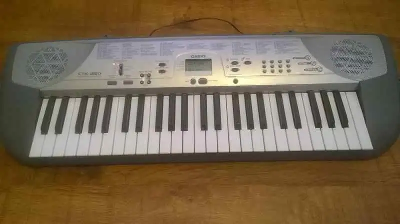 Casio CTK 230 Synthesizer