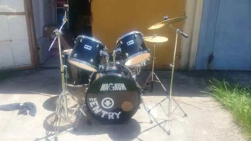 Magnum  Drum set
