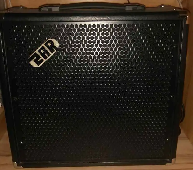  B-20 Basszusgitár kombó