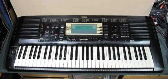 YAMAHA Psr 730 Szintetizátor
