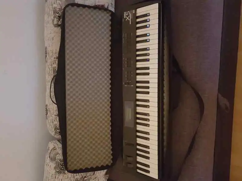 Korg X5 Synthesizer