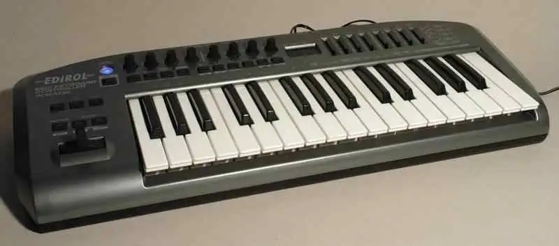 Edirol PCR-M30 MIDI billentyűzet
