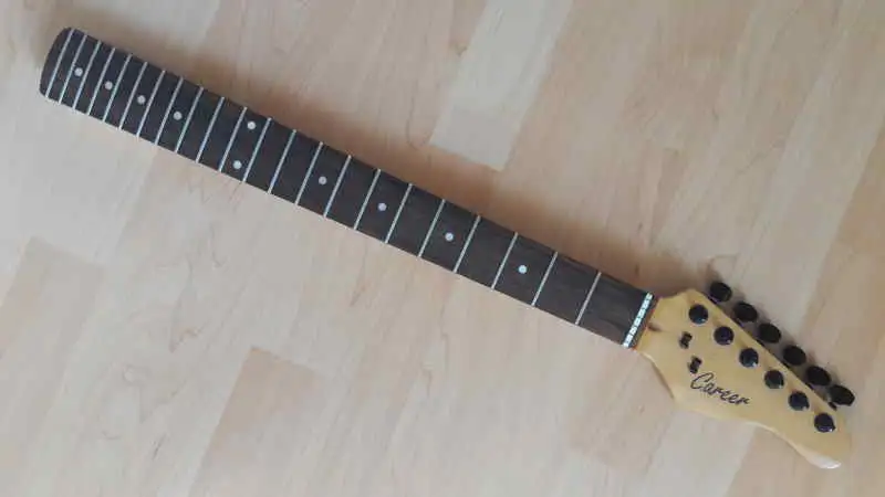  Strat Nyak