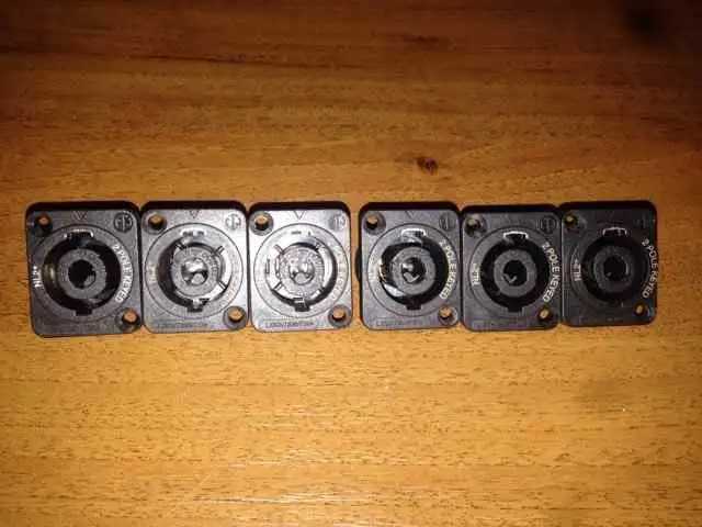 NEUTRIK NL2 Csatlakozó