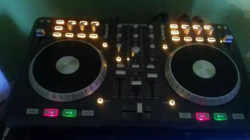 Numark Mixtrack Pro DJ kontroller