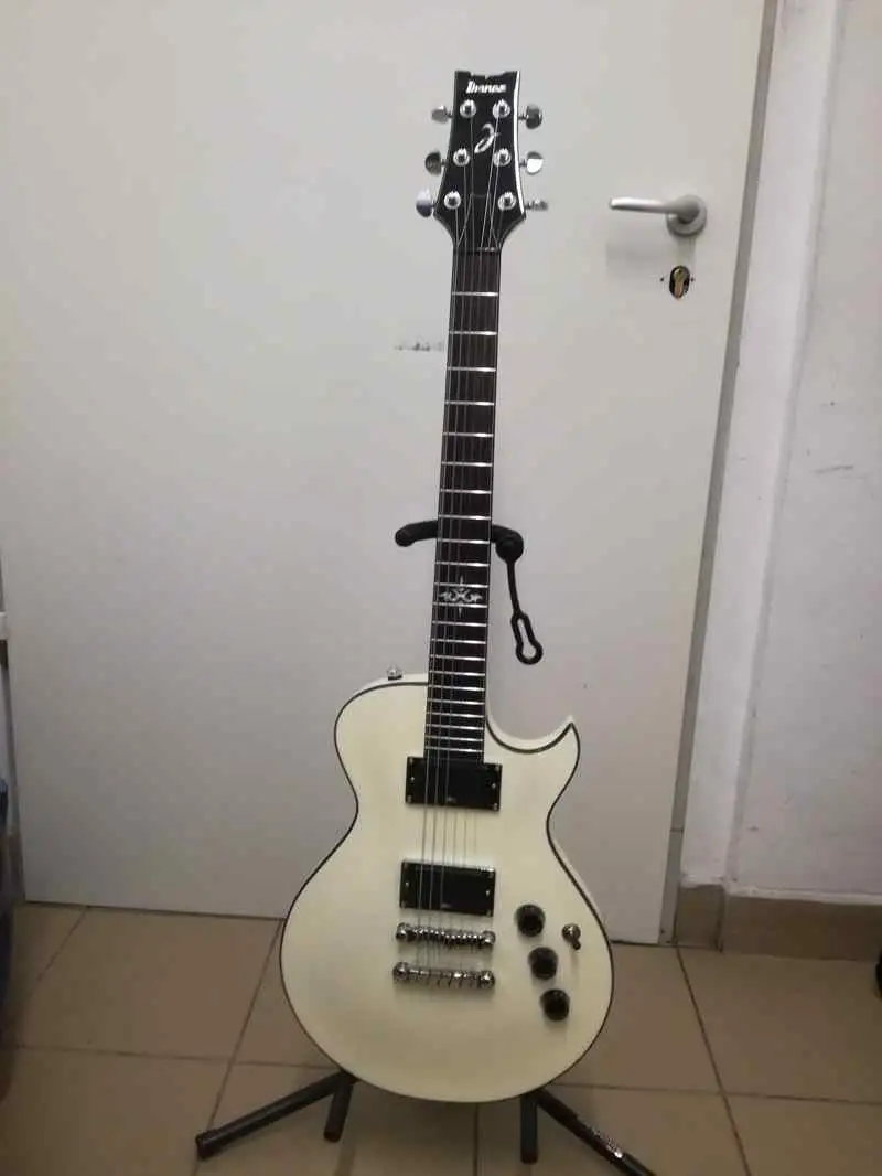 Ibanez ART 120 Guitarra eléctrica