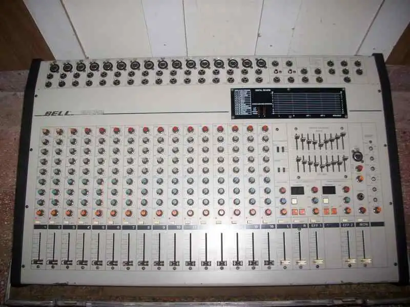  1500W-os Japán Keverő-erősítő