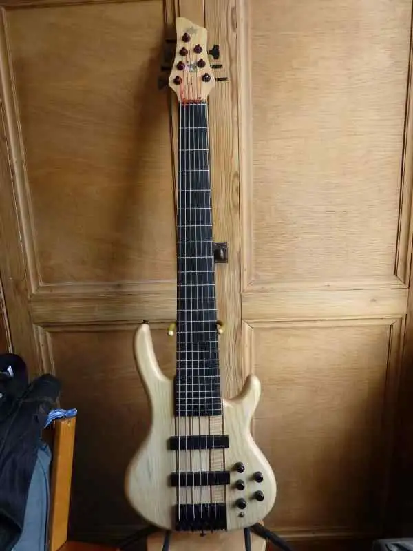 HK  Bass guitar 7 strings