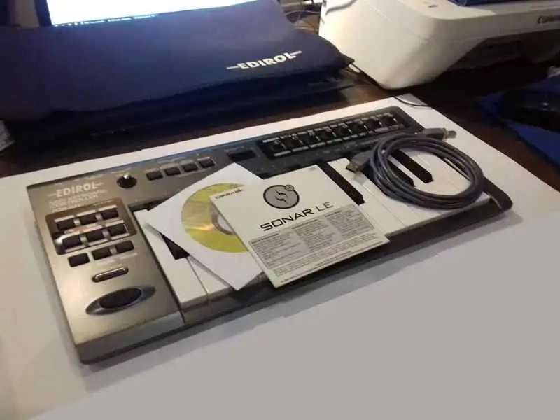 Edirol PCR-M1 MIDI billentyűzet