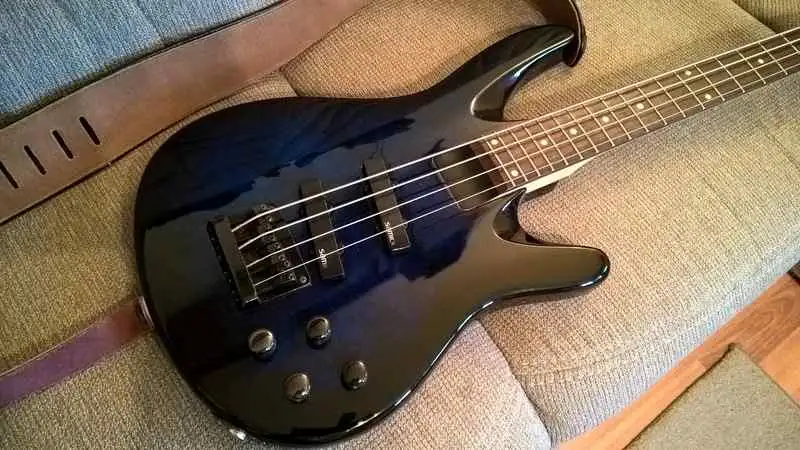 - Zoom - Korg - Line 6 - Digitech Multieffekt