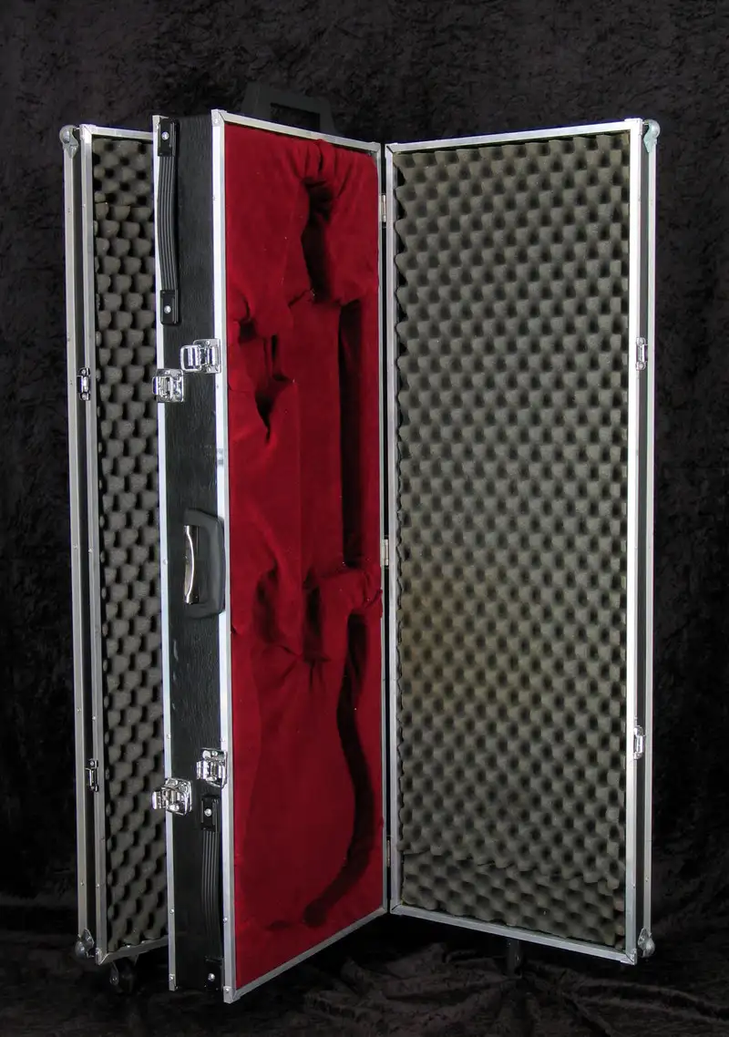 Házi készítésű Kerekes dupla flight case Gitarrehülle
