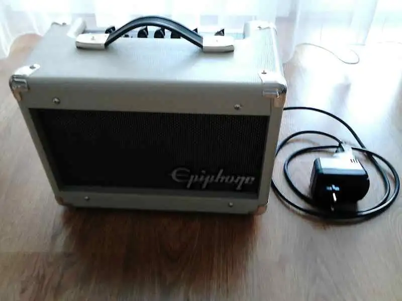 Epiphone Studio 15C Akusztikus gitárerősítő