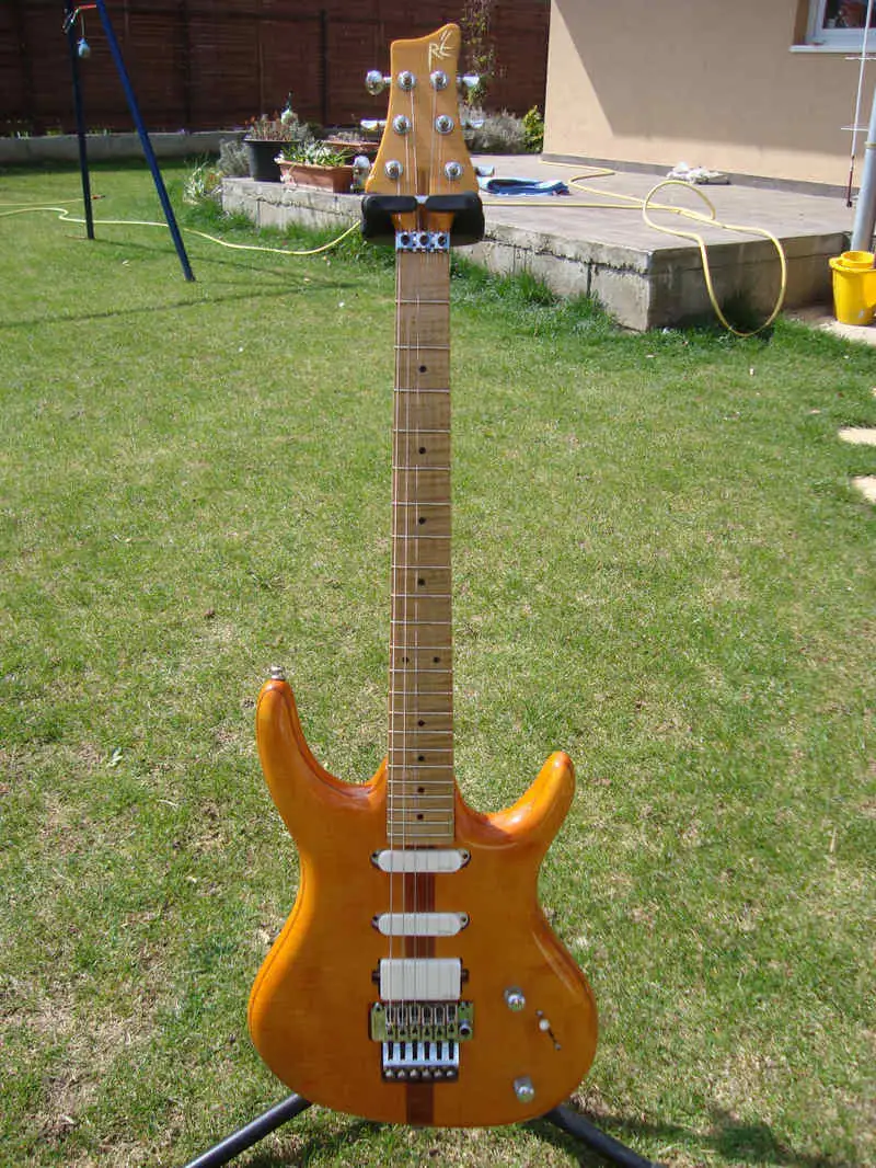 Ré Maddi E-Gitarre