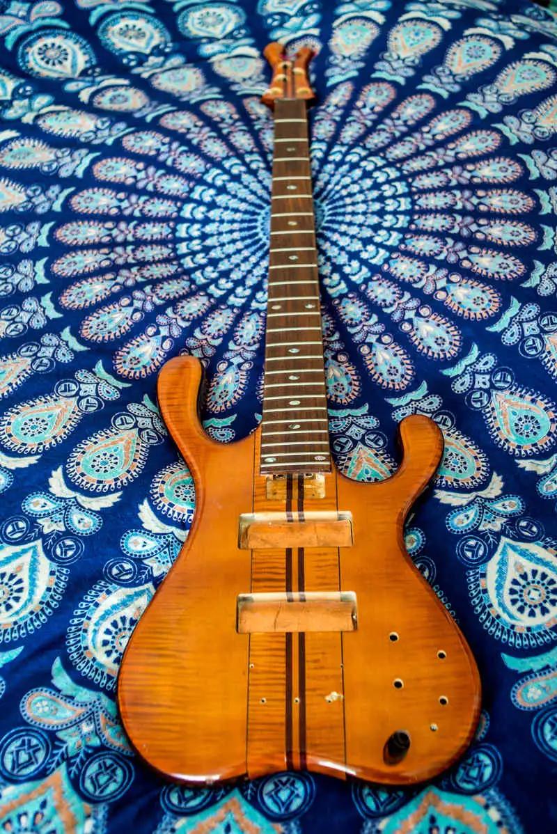 K&K Nigar 5 Telová časť basgitary