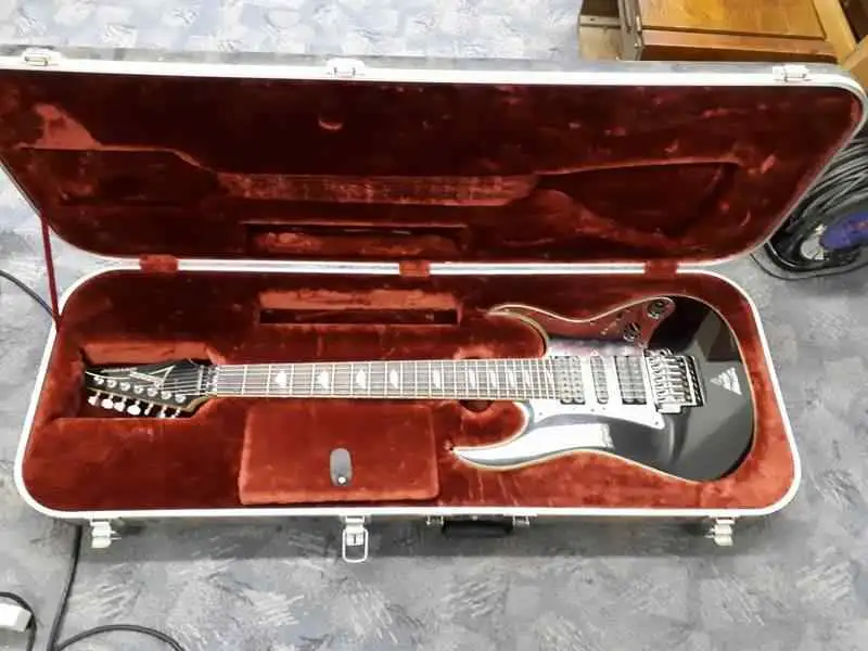 Ibanez UV777 - Prestige Elektromos gitár 7 húros
