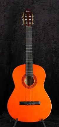Julia Klasszikus gitár Klasszikus gitár [2018.08.18. 13:06]