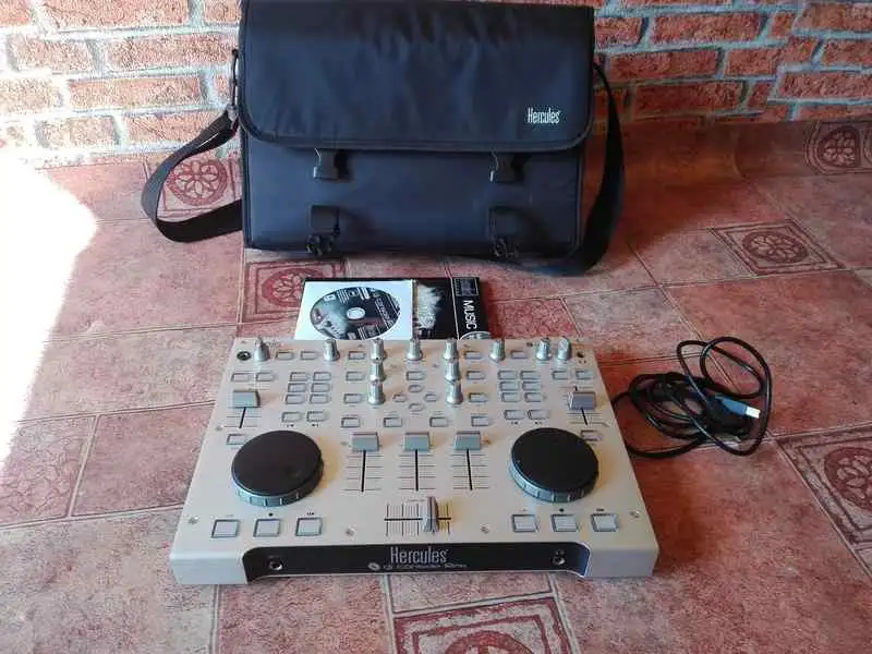 Hercules RMX DJ kontroller