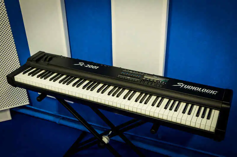 Fatar StudioLogic SL-2001  kalapácsmechanikás MIDI Keyboard
