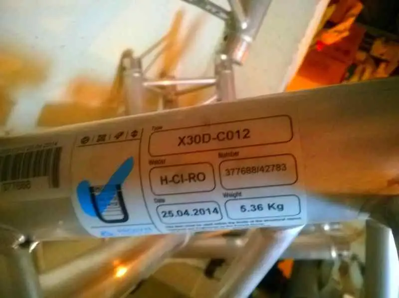 - Prolyte X30D - Traverz