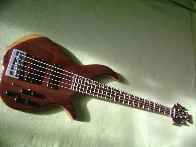 Woodhead Innocent 5 Bajo eléctrico