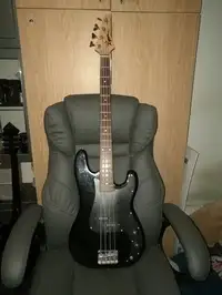 Lyon by Washburn Precision Bass Gitarre [August 22, 2018, 7:35 pm]