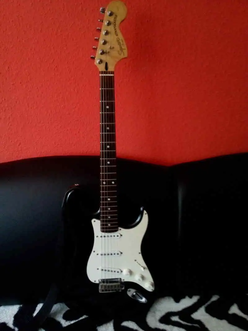 Squier Standard Straocaster Elektromos gitár