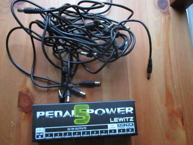 LEWITZ CP-05 tápelosztó+adapter Adapter