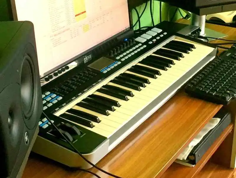  Graphite 49 MIDI billentyűzet