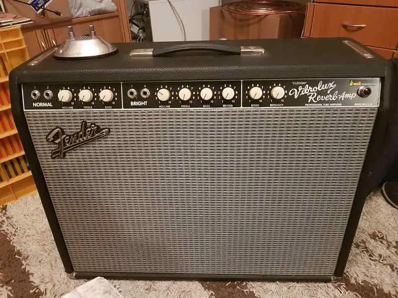 Fender CUSTOM VIBROLUX REVERB Guitar combo amp