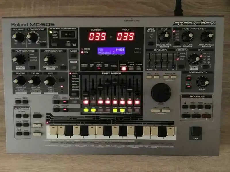 Roland MC-505 Synthesizer