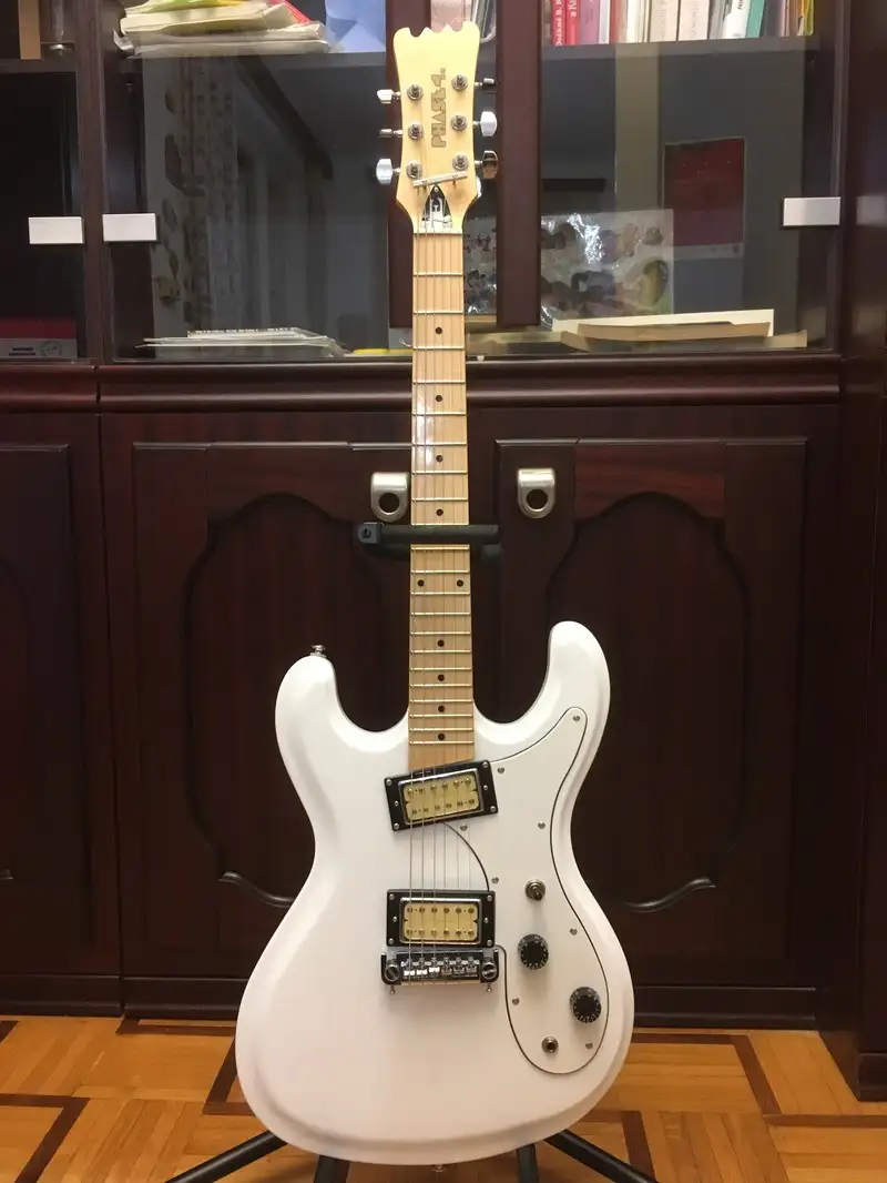 Eastwood Hi-Flyer Phase 4 Guitarra eléctrica
