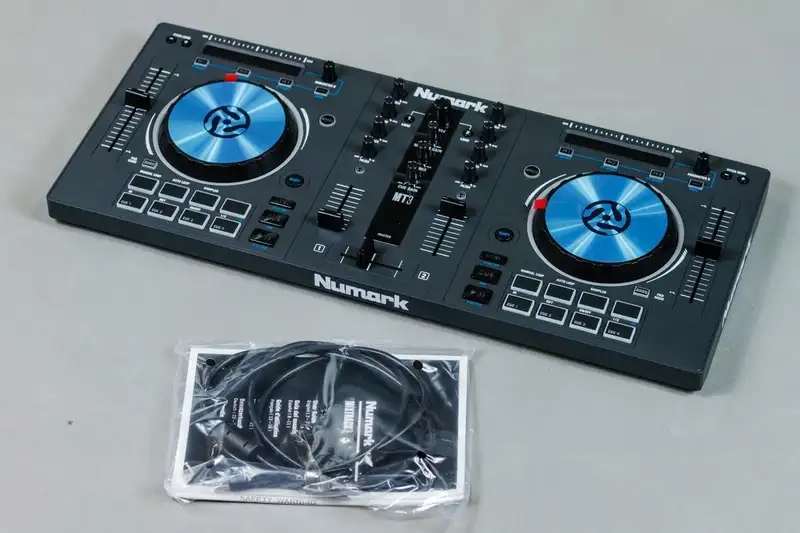 Numark MIXTRACK III DJ kontroller