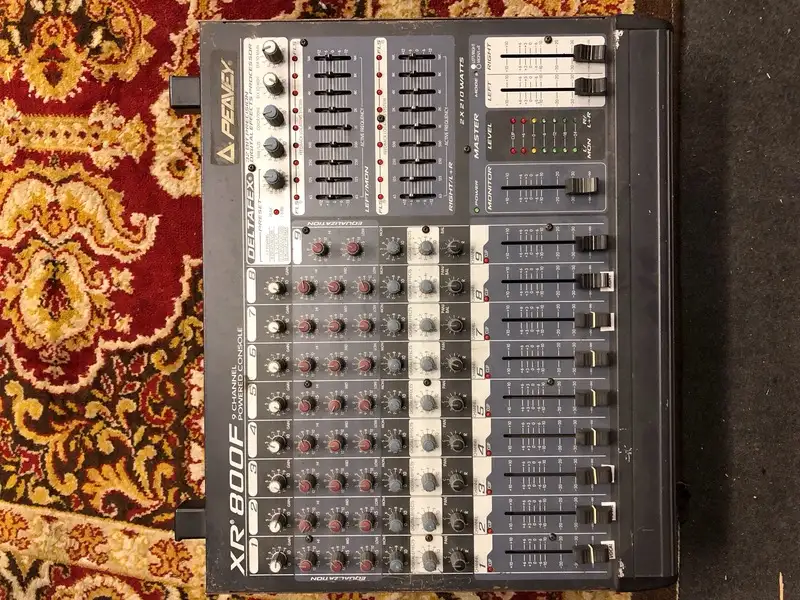 Peavey XR 800F Mixer amplifier