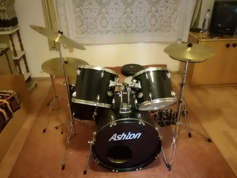 Ashton  Drum set