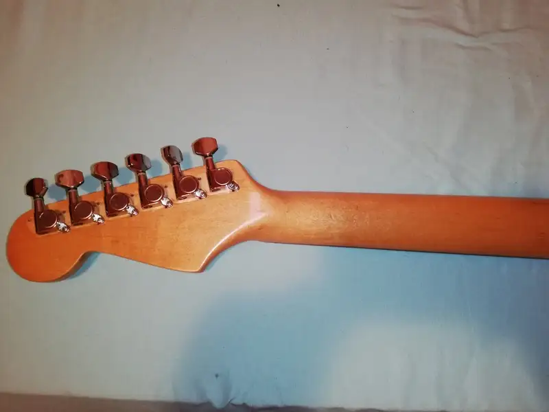 Strat Nyak