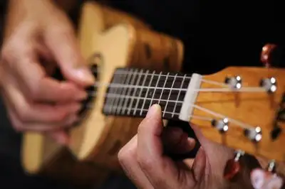 - UKULELE Oktatás Kezdő & Haladó 