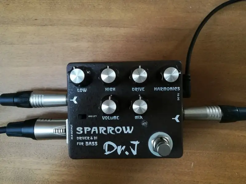 Dr. J D-53 Baskytarový efekt