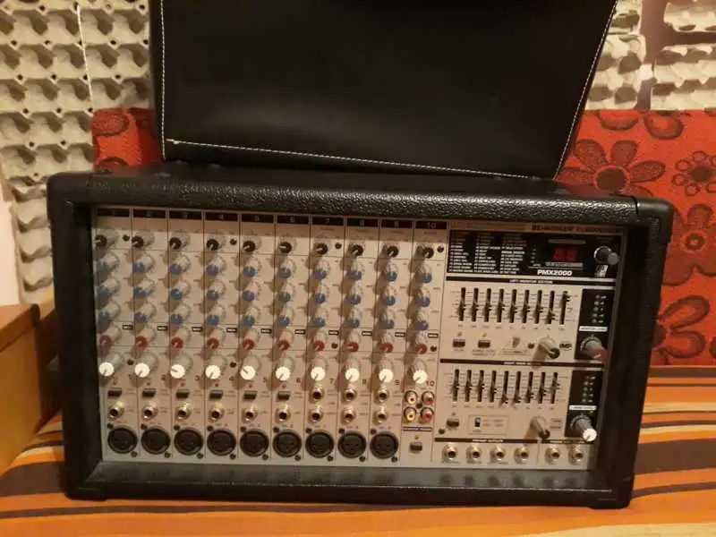 Behringer PMX2000 Mixer Verstärker