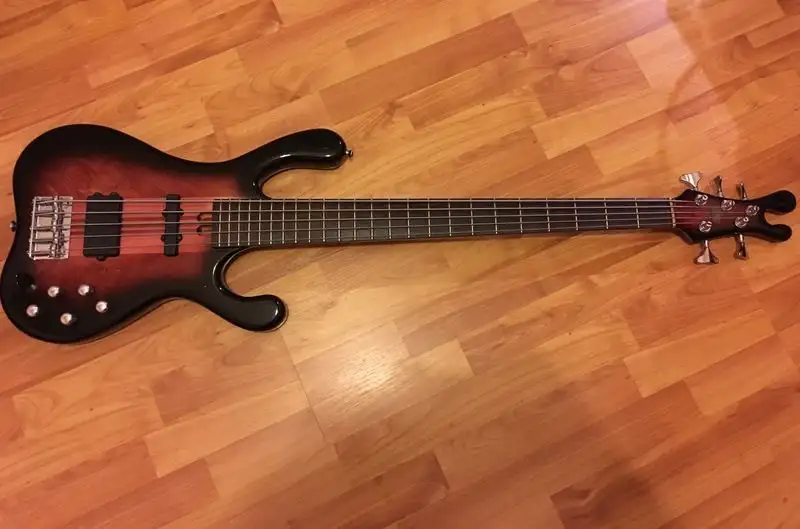 K&K Mesterhangszer Basgitara