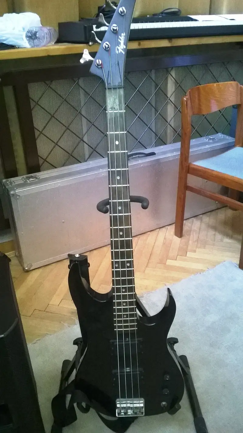 Fighter Modern strato Basszusgitár
