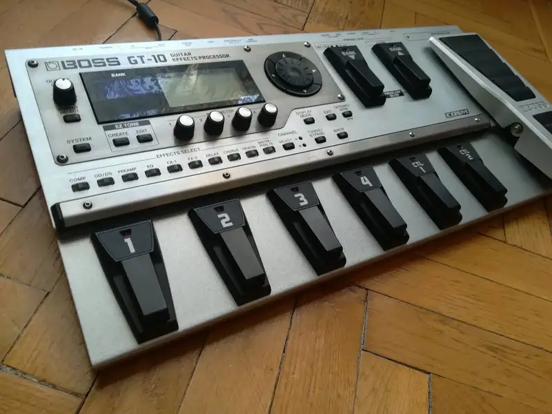 BOSS GT 10 Effekt pedál