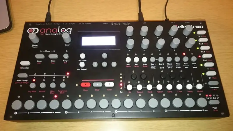 Elektron Analog Four Analóg szintetizátor